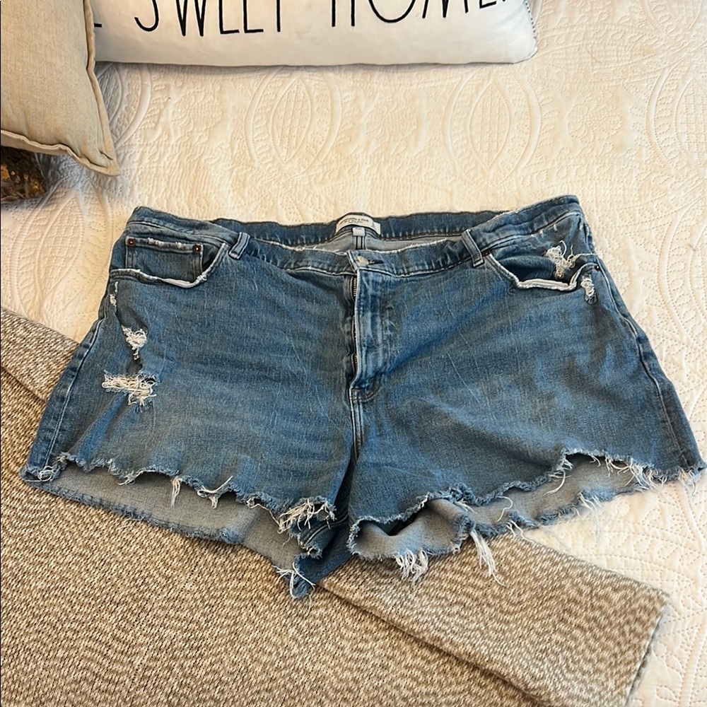 Abercrombie & Fitch curve love 4” MOM denim Shorts